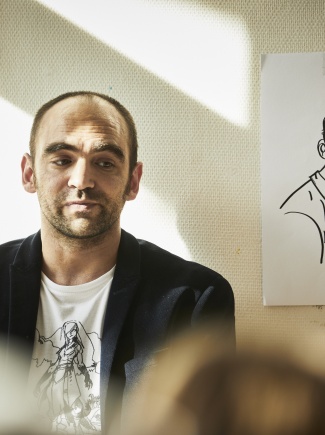 ELLE PAS PRINCESSE LUI PAS HÉROS